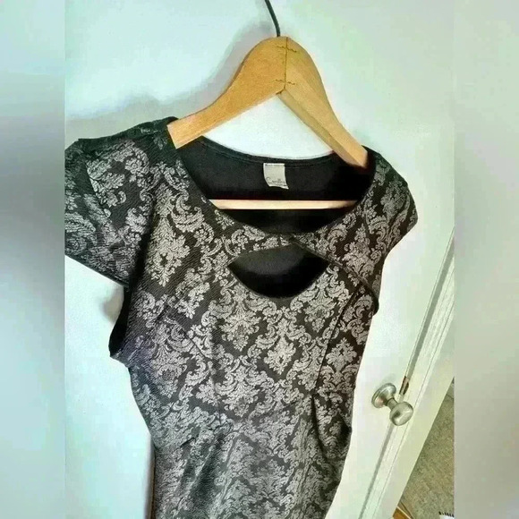 Women’s black and gold stretchy fitted formal dress by Carolina made in USA - Picture 2 of 13